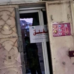 بلدية العزيزية تُغلق 3 محلات لبيع الجوالات
