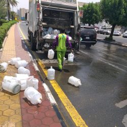 أمانة العاصمة المقدسة تزيل 40 موقفاً مخالفاً للسيارات بحي المعيصم