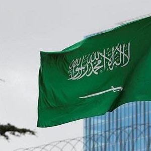 مدير عام هيئة الأمر بالمعروف بالمدينة يشارك بتشجير مباني الهيئات ضمن “مبادرة السعودية الخضراء”