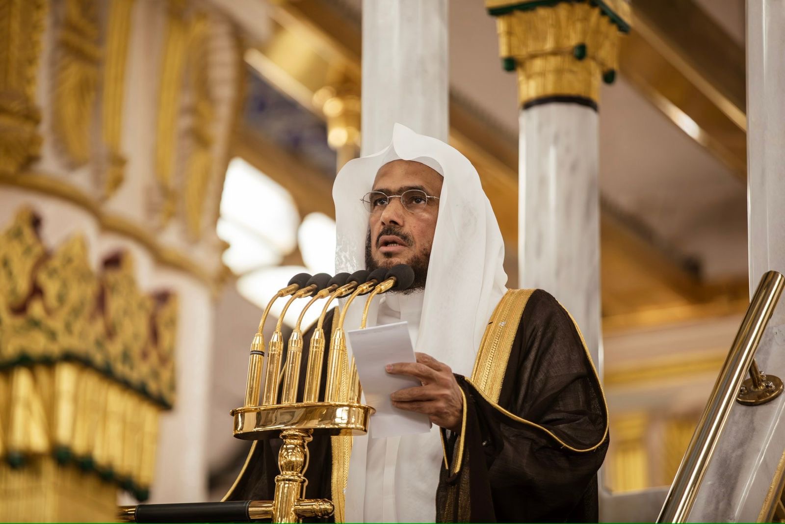 الشيخ الدكتور عبدالباري الثبيتي يؤم المصلين لصلاة الجمعة بالمسجد النبوي 1 3dd662f6 9609 4e43 80a9 b1875c10ddb1