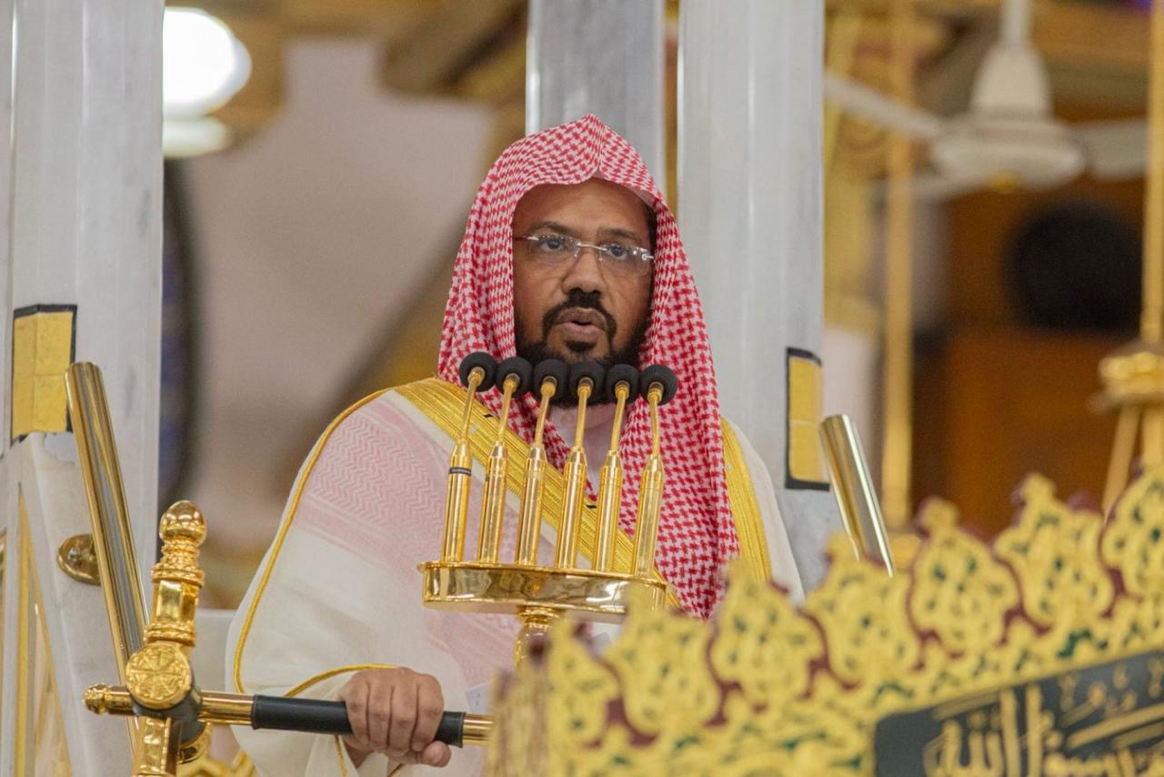 الشيخ الدكتور أحمد بن علي الحذيفي يؤم المصلين لصلاة الجمعة بالمسجد النبوي 1 62bfb6ef e65f 41be b6c6 3e354f7e6d6b