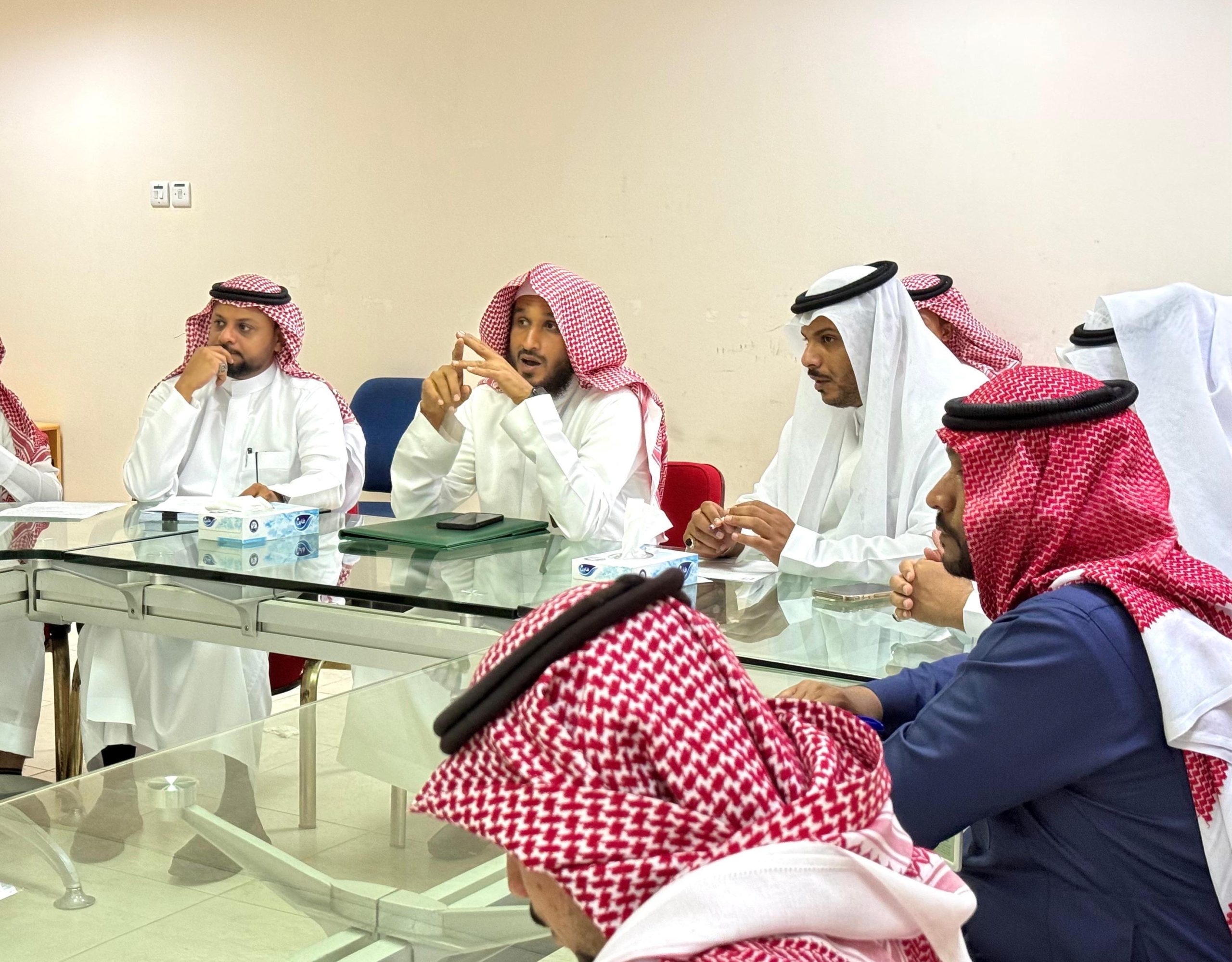 مدير الشؤون الإسلامية في جازان يناقش شؤون المساجد والجوامع ويطلع على أعمال مؤسسات الصيانة 9 fc53931c 89c2 4347 b157 dc789bffaa09 scaled