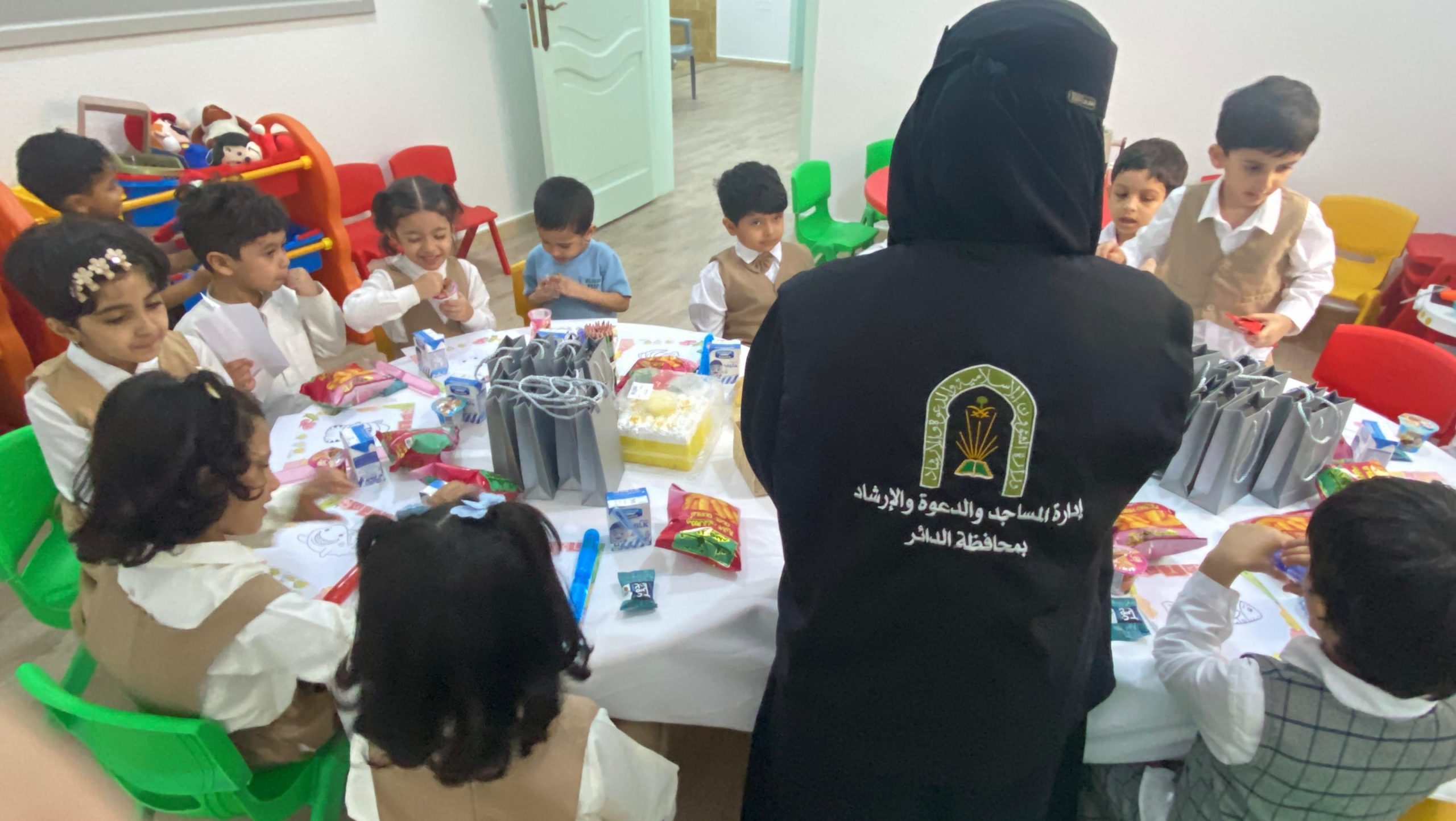 الشؤون الإسلامية بجازان تنفذ مبادرة تطوعية بعنوان “صغارنا فخر الوطن” بمحافظة الداير 11 23fdfa10 3741 47da a5f4 aa2fe4f82ea7 scaled