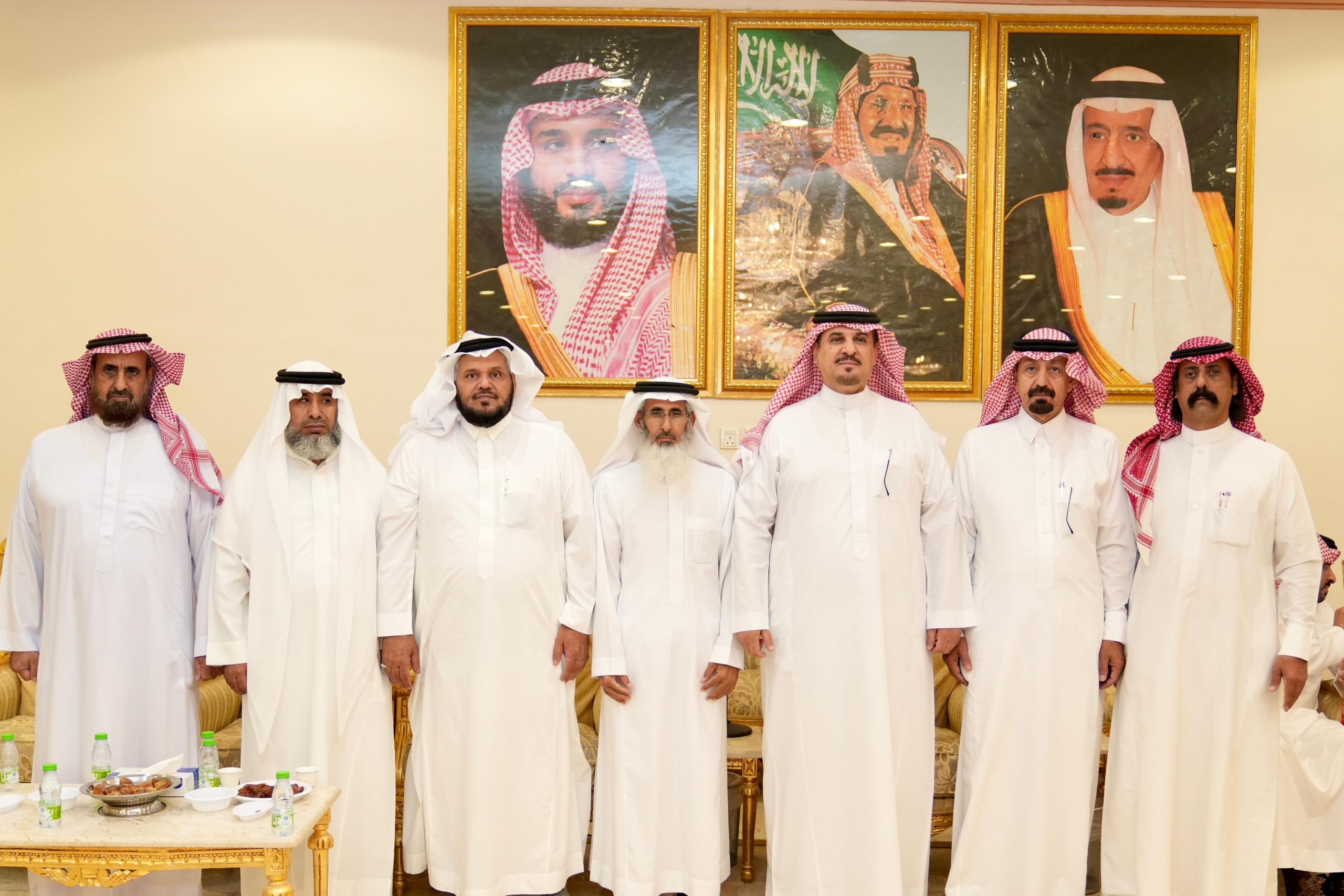 برعاية محافظ بيشة.. تكريم منسوبي المحافظة المتقاعدين. 11 f042cee2 ce45 4225 92b2 51b5907c04be scaled