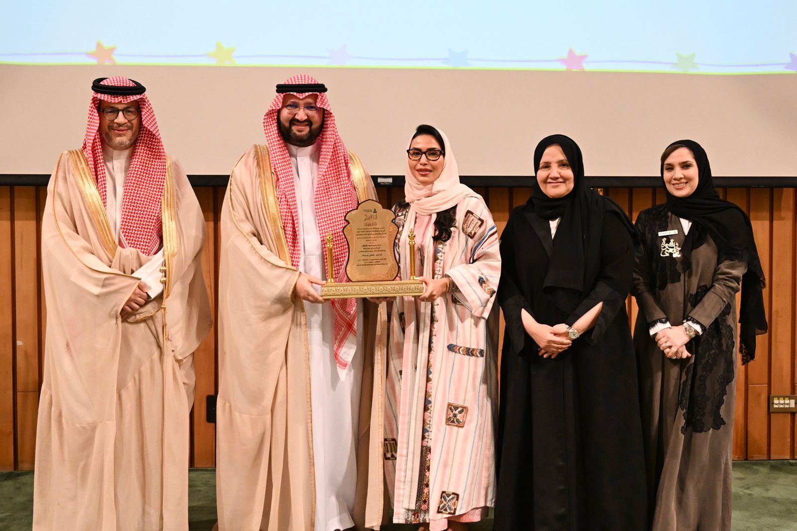 ترعى مؤسسة عبدالعزيز بن طلال وسُرى بنت سعود للتنمية الإنسانية – أحياها – فعالية “أنا أعبّر… بأنامل مبدعة” 7 IMG 20251211 WA0289