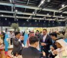 الرئيس التنفيذي لهيئة البحرين للسياحة والمعارض يفتتح جناح العطور التايلاندي في معرض العطور العربية 2023