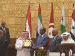 الجريس يحظى بتكريم عربي من رئيس مجلس السيادة بالسودان