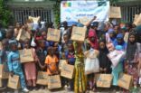 *”الندوة العالمية” تسدد الرسوم الدراسية وتوزع الكسوة على مئات الأيتام في غينيا كوناكري*